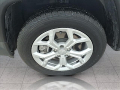 Used 2024  Jeep Compass Latitude 4x4 at Best Choice Motors near Lafayette&comma; IN