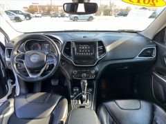 Used 2019  Jeep Cherokee 4d SUV 4WD Latitude Plus 2&period;0L Turbo at Best Choice Motors near Lafayette&comma; IN