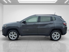 Used 2024  Jeep Compass Latitude 4x4 at Best Choice Motors near Lafayette&comma; IN