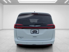 Used 2024  Chrysler Pacifica Touring L FWD at Best Choice Motors near Lafayette&comma; IN