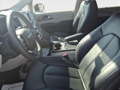 Used 2024  Chrysler Pacifica Touring L FWD at Best Choice Motors near Lafayette&comma; IN
