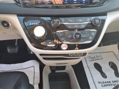 Used 2024  Chrysler Pacifica Touring L FWD at Best Choice Motors near Lafayette&comma; IN
