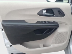 Used 2024  Chrysler Pacifica Touring L FWD at Best Choice Motors near Lafayette&comma; IN