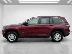 Used 2023  Jeep Grand Cherokee Laredo 4x4 at Best Choice Motors near Lafayette&comma; IN