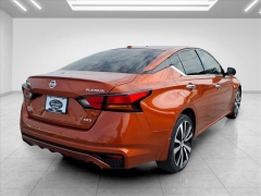 Used 2021  Nissan Altima 2&period;5 Platinum AWD Sedan at Best Choice Motors near Lafayette&comma; IN