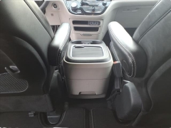 Used 2024  Chrysler Pacifica Touring L FWD at Best Choice Motors near Lafayette&comma; IN