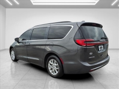 Used 2022  Chrysler Pacifica Touring L FWD at Best Choice Motors near Lafayette&comma; IN