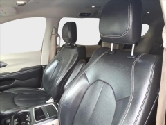 Used 2022  Chrysler Pacifica Touring L FWD at Best Choice Motors near Lafayette&comma; IN