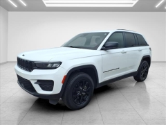 Used 2024  Jeep Grand Cherokee Altitude X 4x4 at Best Choice Motors near Lafayette&comma; IN