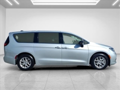 Used 2024  Chrysler Pacifica Touring L FWD at Best Choice Motors near Lafayette&comma; IN