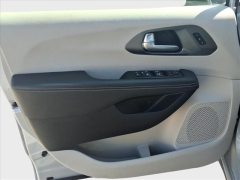 Used 2024  Chrysler Pacifica Touring L FWD at Best Choice Motors near Lafayette&comma; IN