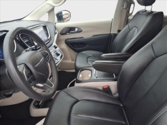 Used 2024  Chrysler Pacifica Touring L FWD at Best Choice Motors near Lafayette&comma; IN