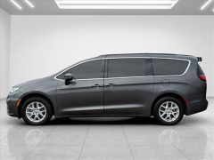 Used 2022  Chrysler Pacifica Touring L FWD at Best Choice Motors near Lafayette&comma; IN