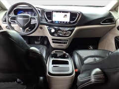 Used 2022  Chrysler Pacifica Touring L FWD at Best Choice Motors near Lafayette&comma; IN