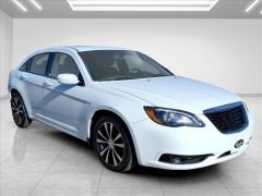  2014 Chrysler 200 4d Sedan Limited at Best Choice Motors near Lafayette&comma; IN