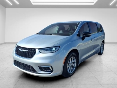 Used 2024  Chrysler Pacifica Touring L FWD at Best Choice Motors near Lafayette&comma; IN