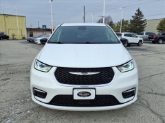 Used 2024  Chrysler Pacifica Touring L FWD at Best Choice Motors near Lafayette&comma; IN