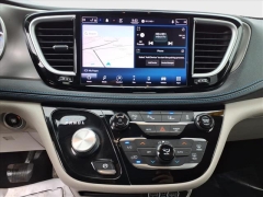 Used 2021  Chrysler Pacifica Hybrid Touring L FWD at Best Choice Motors near Lafayette&comma; IN