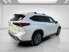 Used 2020  Toyota Highlander Hybrid 4d SUV FWD Platinum at Best Choice Motors near Lafayette&comma; IN