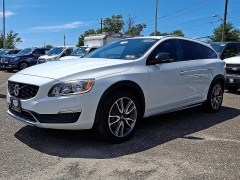 Used 2017  Volvo V60 Cross Country 4d Wagon AWD T5 Platinum at Joshua Motor Company near Pennsauken&comma; NJ