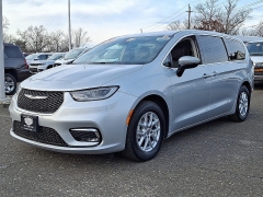 Used 2023  Chrysler Pacifica Touring L FWD at Joshua Motor Company near Pennsauken&comma; NJ