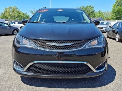 Used 2018  Chrysler Pacifica 4d Wagon Touring L at Joshua Motor Company near Pennsauken&comma; NJ