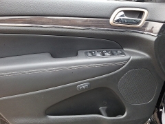 Used 2017  Jeep Grand Cherokee 4d SUV 4WD Overland at Joshua Motor Company near Pennsauken&comma; NJ