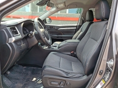 Used 2017 Toyota Highlander 4d SUV AWD LE Plus at Joshua Motor Company near Pennsauken, NJ