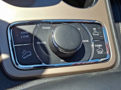 Used 2015  Jeep Grand Cherokee 4d SUV 4WD Overland at Joshua Motor Company near Pennsauken, NJ