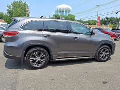 Used 2017 Toyota Highlander 4d SUV AWD LE Plus at Joshua Motor Company near Pennsauken, NJ