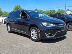 Used 2018  Chrysler Pacifica 4d Wagon Touring L at Joshua Motor Company near Pennsauken&comma; NJ