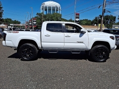 Used 2017  Toyota Tacoma 4WD Double Cab TRD Sport Auto at Joshua Motor Company near Pennsauken&comma; NJ