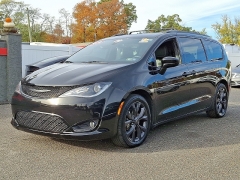 Used 2020  Chrysler Pacifica Touring L FWD at Joshua Motor Company near Pennsauken, NJ