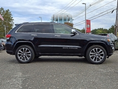 Used 2017  Jeep Grand Cherokee 4d SUV 4WD Overland at Joshua Motor Company near Pennsauken&comma; NJ