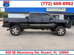 Used 2006  GMC Sierra 2500HD Crew Cab 153" WB 4WD SLE1 at Victory Auto Store near Stuart&comma; FL