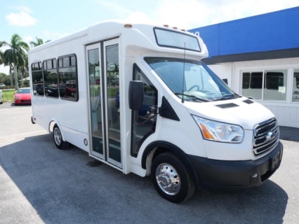 2019 Ford Transit Cutaway Base's photo