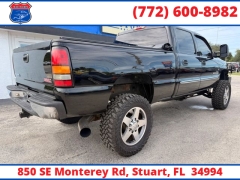 Used 2006  GMC Sierra 2500HD Crew Cab 153" WB 4WD SLE1 at Victory Auto Store near Stuart&comma; FL
