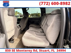 Used 2006  GMC Sierra 2500HD Crew Cab 153" WB 4WD SLE1 at Victory Auto Store near Stuart&comma; FL