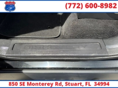 Used 2019  Land Rover Discovery 4d SUV SE at Victory Auto Store near Stuart&comma; FL