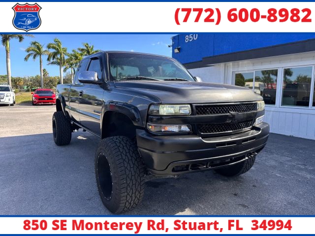 Used 2001  Chevrolet Silverado 2500HD Ext Cab 143.5" WB 4WD LS at Victory Auto Store near Stuart, FL