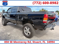 Used 2006  GMC Sierra 2500HD Crew Cab 153" WB 4WD SLE1 at Victory Auto Store near Stuart&comma; FL