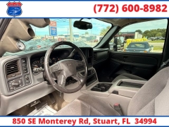 Used 2006  GMC Sierra 2500HD Crew Cab 153" WB 4WD SLE1 at Victory Auto Store near Stuart&comma; FL