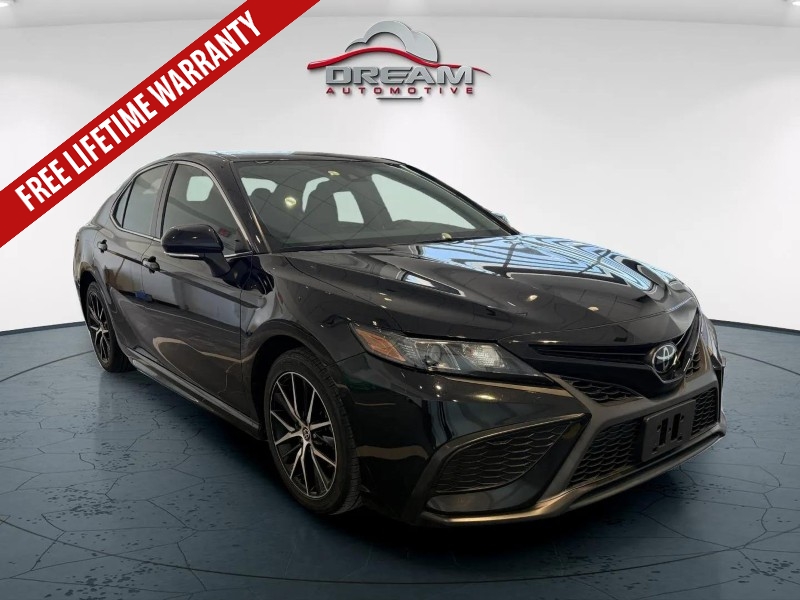 2022 Toyota Camry SE's photo