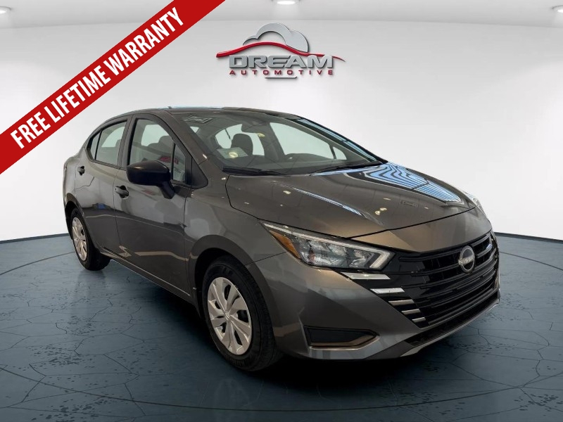 2025 Nissan Versa S's photo