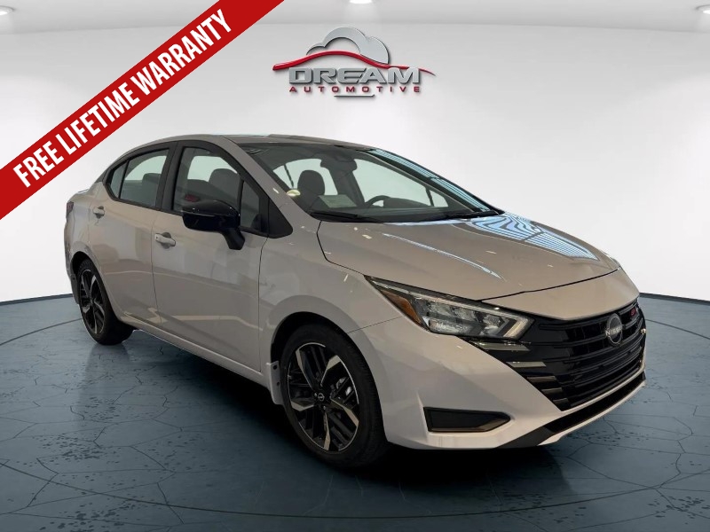 2025 Nissan Versa Sedan SR's photo