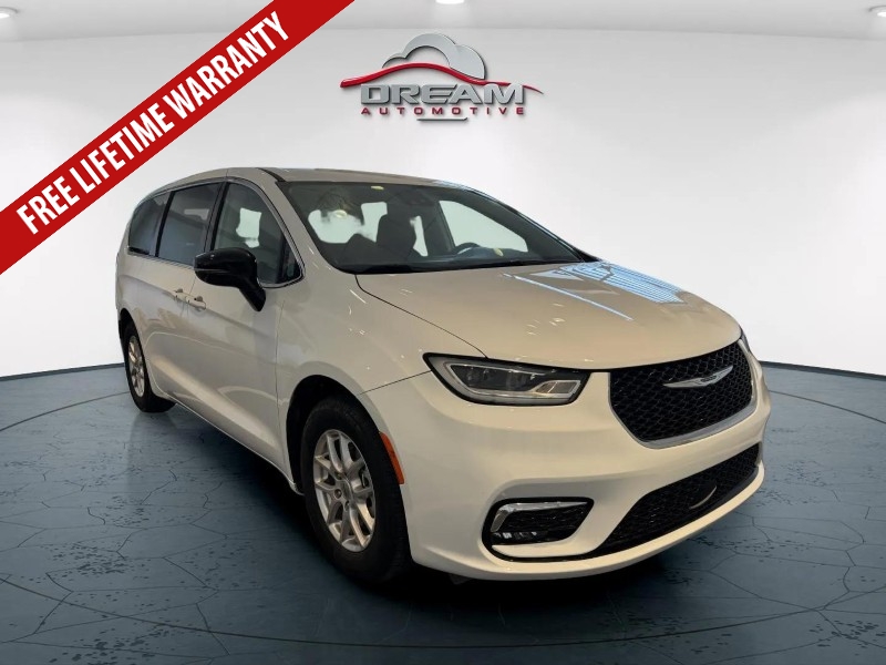 2024 Chrysler Pacifica Touring L's photo