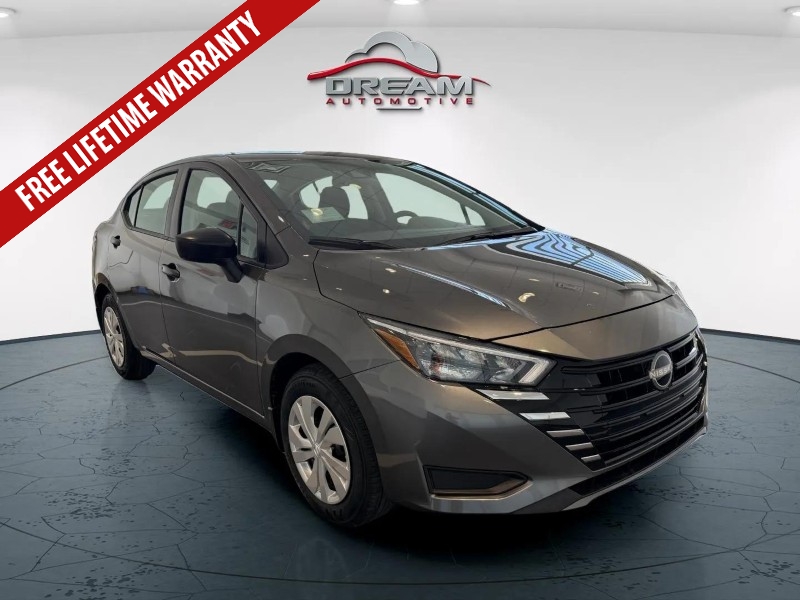 2025 Nissan Versa S's photo
