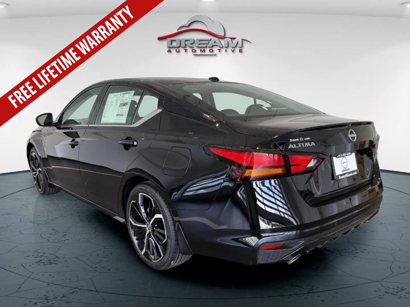 2025 Nissan Altima SR photo 4