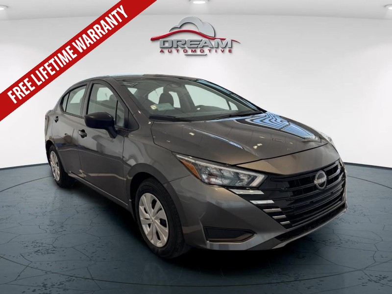 2025 Nissan Versa S's photo