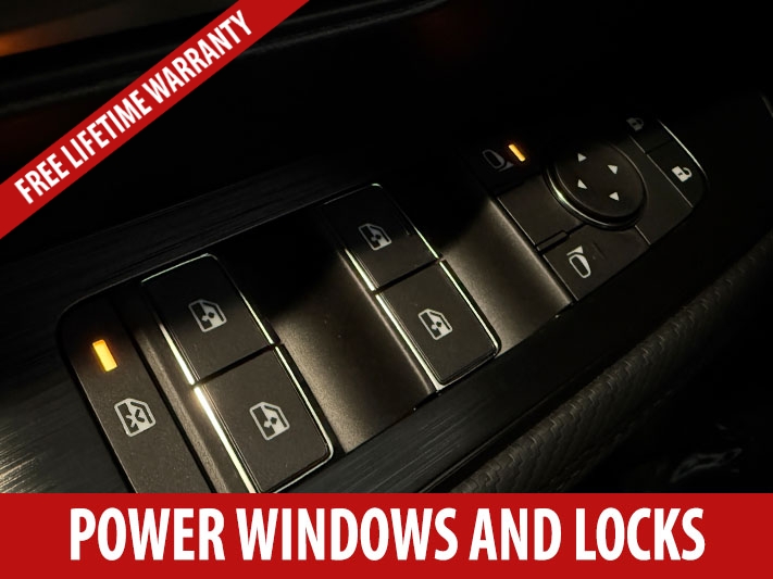 2026 Nissan Kicks SR photo 3